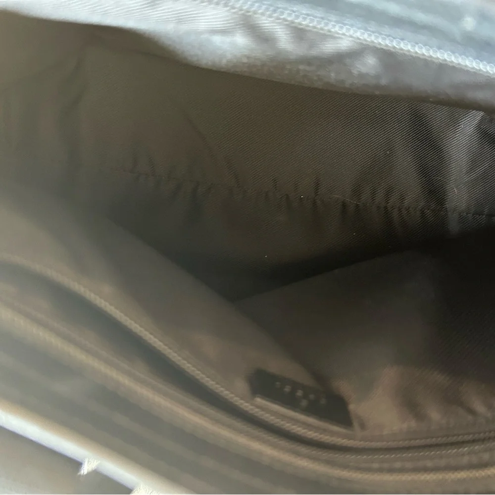 ‼️SOLD‼️😍Authentic GUCCI Black leather and Canvas GG front pocket Tote. - Picture 10 of 12